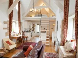 Welsh Gatehouse A Historic Castle Retreat that Welcomes Dogs and Electric Vehicles