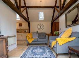 Pass the Keys Secluded 2 bedroom cottage in scenic Aston Magna, hotel dengan parking di Moreton in Marsh