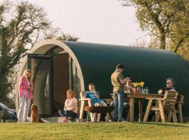 Kinelarty Luxury Glamping Pods Downpatrick: Downpatrick şehrinde bir çadırlı kamp alanı
