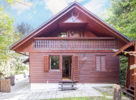 Panoramic Forest Chalet Bled Lake View、ブレッドのシャレー