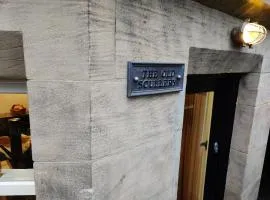 The Old Scullery, Cosy Stylish Apartment for two on Harrogate's Iconic Stray