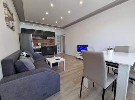 Luxury two bedroom apartment with free parking, παραθεριστική κατοικία σε Μπότεβγκραντ