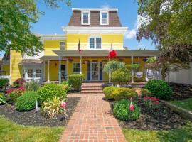 Gorgeous historic Victorian with 8 bedroom/4 baths, hotel in Wildwood