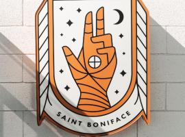 Saint Boniface Hotel, overnatningssted i Indio