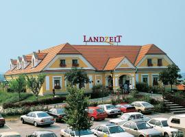 Landzeit Autobahnrestaurant & Motorhotel Loipersdorf, cheap hotel in Kitzladen