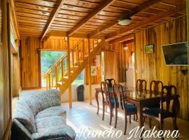 Rancho Makena, hotel con estacionamiento en Monteverde