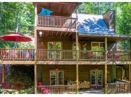 Amazing Creek View Cabin w/ Hot Tub, Firepit & Pool Table, hotel in Ellijay