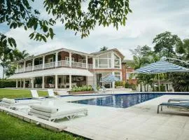 Hotel Boutique El Triángulo、にあるエル・エデン国際空港 - AXMの周辺ホテル