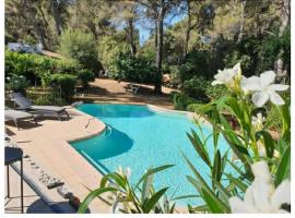 UN OASIS EN PROVENCE, hotel near Chateau de la Buzine Mediterranean Film Centre, Aubagne