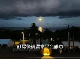 小心沙發背包客棧