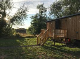 Sunset Shepherds Hut, huoneisto kohteessa Taunton