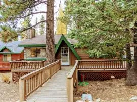 Sunny Bear Cabin Resort Cottage by Big Bear Vacations