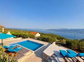Villa Ita - with pool and view, hotell i Postira