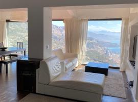 Villa with unique & breathtaking view over Sea, Monte-Carlo, Italy & Alps, hotel con estacionamiento en La Turbie