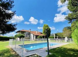 María Bonita Chalet Villa independiente con piscina y amplio jardín, בית נופש בקבזון דה לה סאל