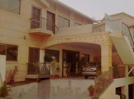 Luxury Palace Peshawar, hotel di Peshawar