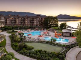 The Cove Lakeside Resort, hotel with jacuzzis in West Kelowna