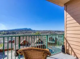 Gorgeous 2BD 2BTH Condo with Mountain Views Pool Hot Tub Game Room Close to Parkway