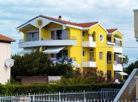 Apartments Danijela 1, hotel in Sukošan