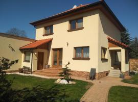 DoMo apartment, hotel v destinaci Středokluky