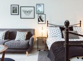 Cherry Tree Lodge, cabin in Anstey
