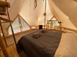 Paraiso Bell Tent - Glamping with Pool in Nature, hotell i Tortosa