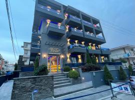 SKS Luxury Suites & Rooms, готель біля визначного місця Agia Fotini Church, у місті Паралія-Катерініс
