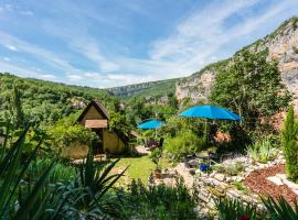 Gîtes Un Jardin dans la Falaise, хотел близо до Пещера „Пеш Мерл“, Cabrerets