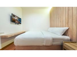 Siam Subway Hostel and Caf&eacute;