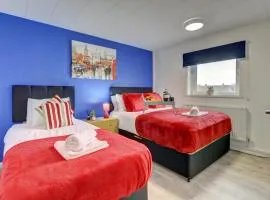 3-bed House, sleeps 8, Next to Park