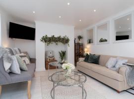 Central Apartment - with Patio and Sofa Bed!