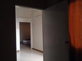 Hotel White Rose Inn Karachi, hotel dekat Bandara Internasional Jinnah - KHI, Karachi