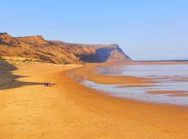 Luxury Coastal Retreat, hotel dicht bij: Loftus Castle Cliff, Loftus