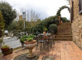 Enchanting Flat with Patio in Abbadia a Isola, hotel barat a Monteriggioni