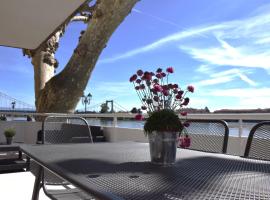 La Bâtie - Terrasse avec Vue imprenable sur le Rhône, 3 chambres, 3 salles de bain, hôtel à Tain-lʼHermitage près de : Cité du Chocolat Valrhona
