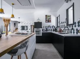 Maison contemporaine - grand jardin et piscine privée