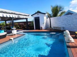 ZANNANNA F1 de charme tout équipé Le Moule avec piscine, hotel u gradu 'Le Moule'