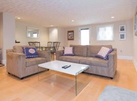 Cathedral Charmer--2 BR English Basement, with Garden Access, apartment in Washington, D.C.