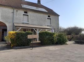 gite chez l'oncle jules, apartment in Velesmes