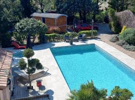 La roulotte à Juju, hotel v destinaci Le Bosc