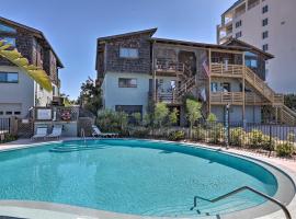 New Smyrna Beach Townhome Steps to Ocean!, hotel din New Smyrna Beach