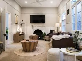Albert Cottage - charming miner's cottage in town