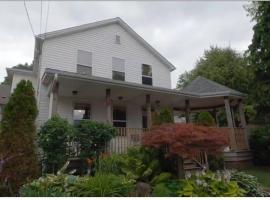 Garden 2 Storey House, hytte i Niagara Falls