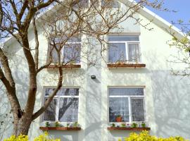 Garden Cottage near Beach, Airport, sumarbústaður í Baku