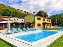 Villa Bella Vista near Ucka Nature Park, hotel con parking en Lupoglav