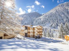 Residence Hotel Santa Maria piscina e wellness, hotel perto de Doss dei Cembri Quad Ski Lift, Peio Fonti