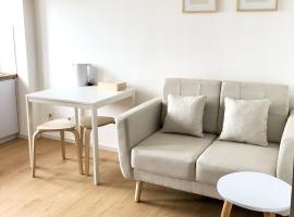 Zen Inspired 2-bedroom Apartment with Mountain City View, hotel di Bandung