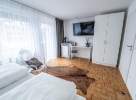 City Apartments FN L 6 KLIMATISIERT mit Balkon - Deluxe Doppelzimmer, alquiler vacacional en Friedrichshafen
