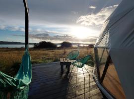 Glamping Domo Pullao, hotel cerca de Iglesia Santa María de Rilán, Castro