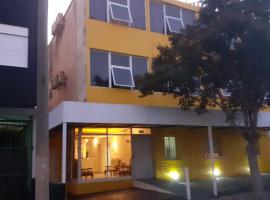 HOTEL CRONOS, hotel in Villa Carlos Paz